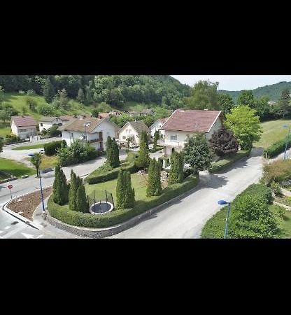 Logement Au Calme Dans Une Maison. Moirans-en-Montagne Buitenkant foto