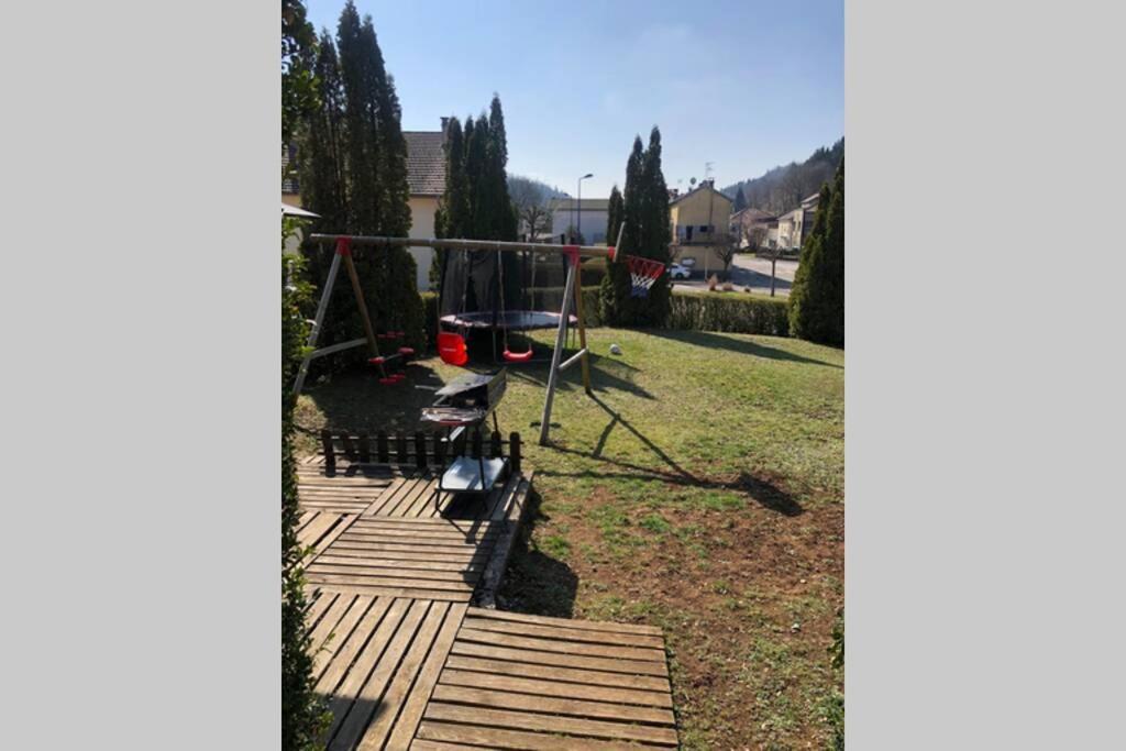 Logement Au Calme Dans Une Maison. Moirans-en-Montagne Buitenkant foto