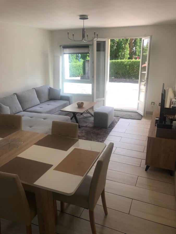 Logement Au Calme Dans Une Maison. Moirans-en-Montagne Buitenkant foto